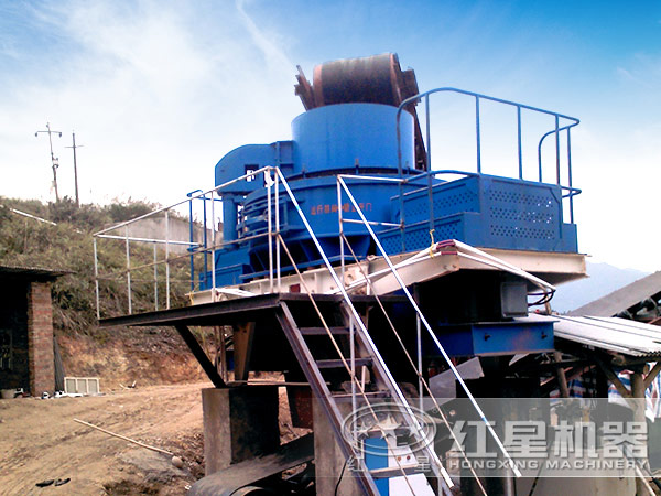 冲击式破碎机现场工作图