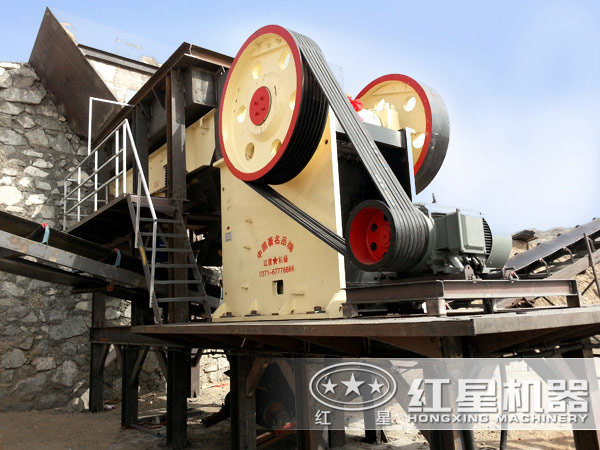 颚式粉碎机现场图