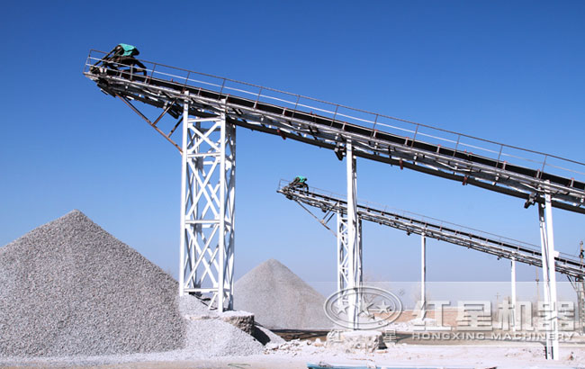 皮带输送机与物料现场