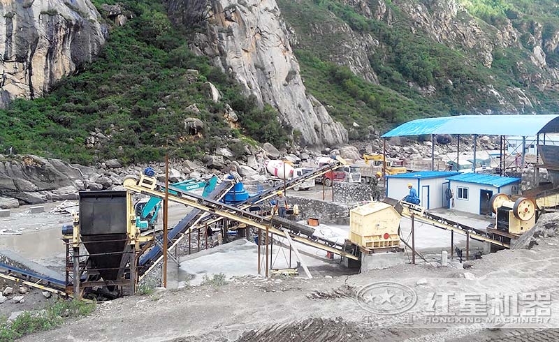 反击式破碎机作业现场