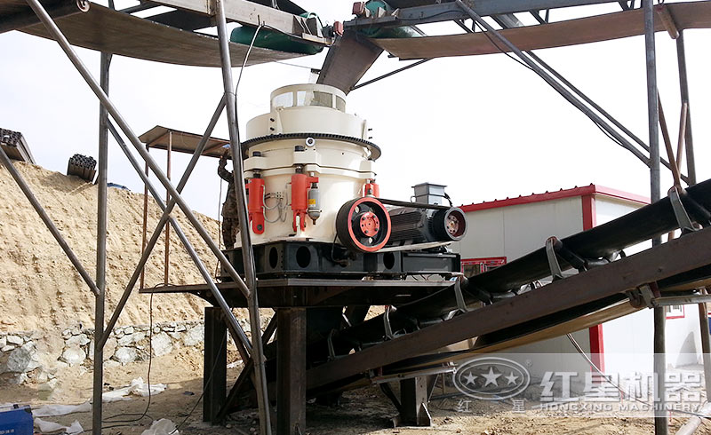 155圆锥破碎机作业现场