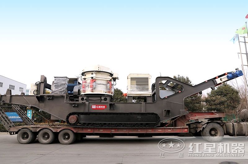 履带移动圆锥破碎机近距离实拍