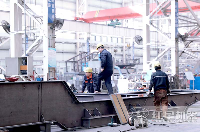 红星机器车间工作现场