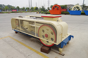 300直径的对辊机多少钱一台？