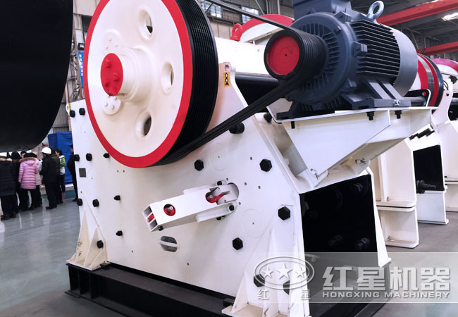CJ系列欧版颚式破碎机侧面实拍
