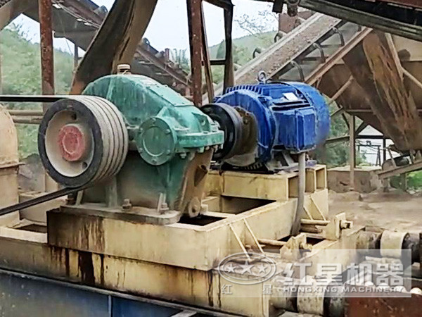 对辊破碎机现场2 对辊破碎机现场2