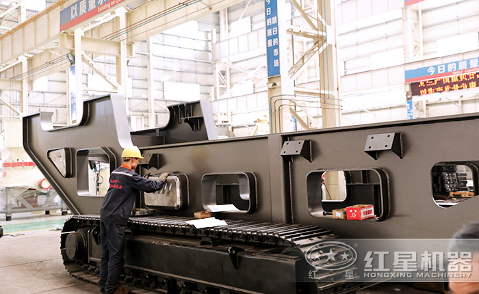 红星移动破碎机生产车间
