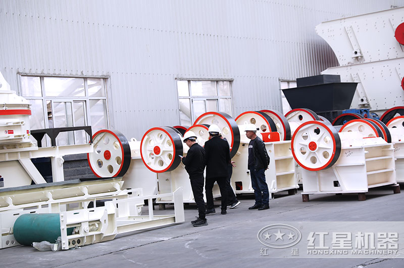 客户来厂考察小型破碎机 客户来厂考察小型破碎机