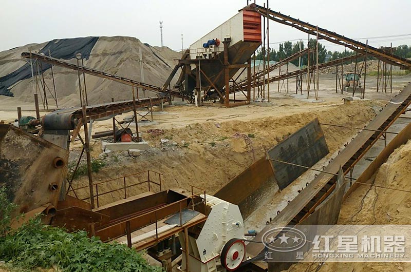 锤破机破碎花岗岩生产现场