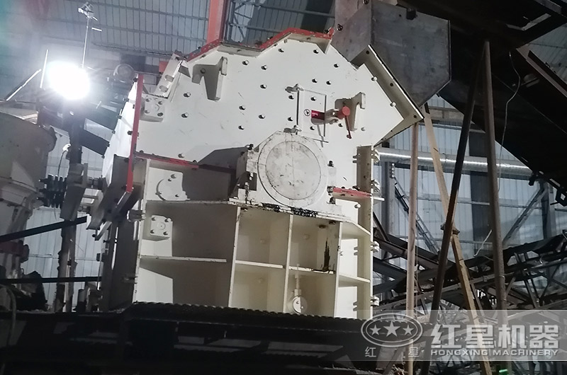 时产50吨的细碎机破碎生产现场 时产50吨的细碎机破碎生产现场