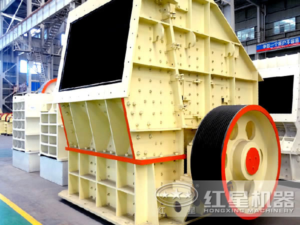 新型1315反击式破碎机